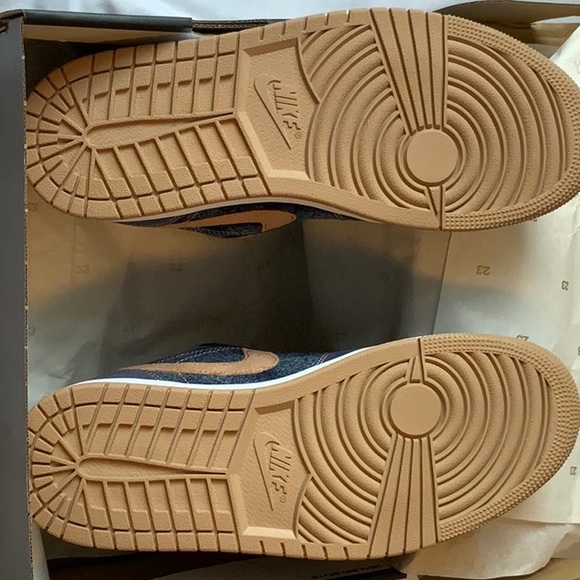 Nike Air Jordan 1 Low SE. NWOT size 8.5 - Picture 2 of 16